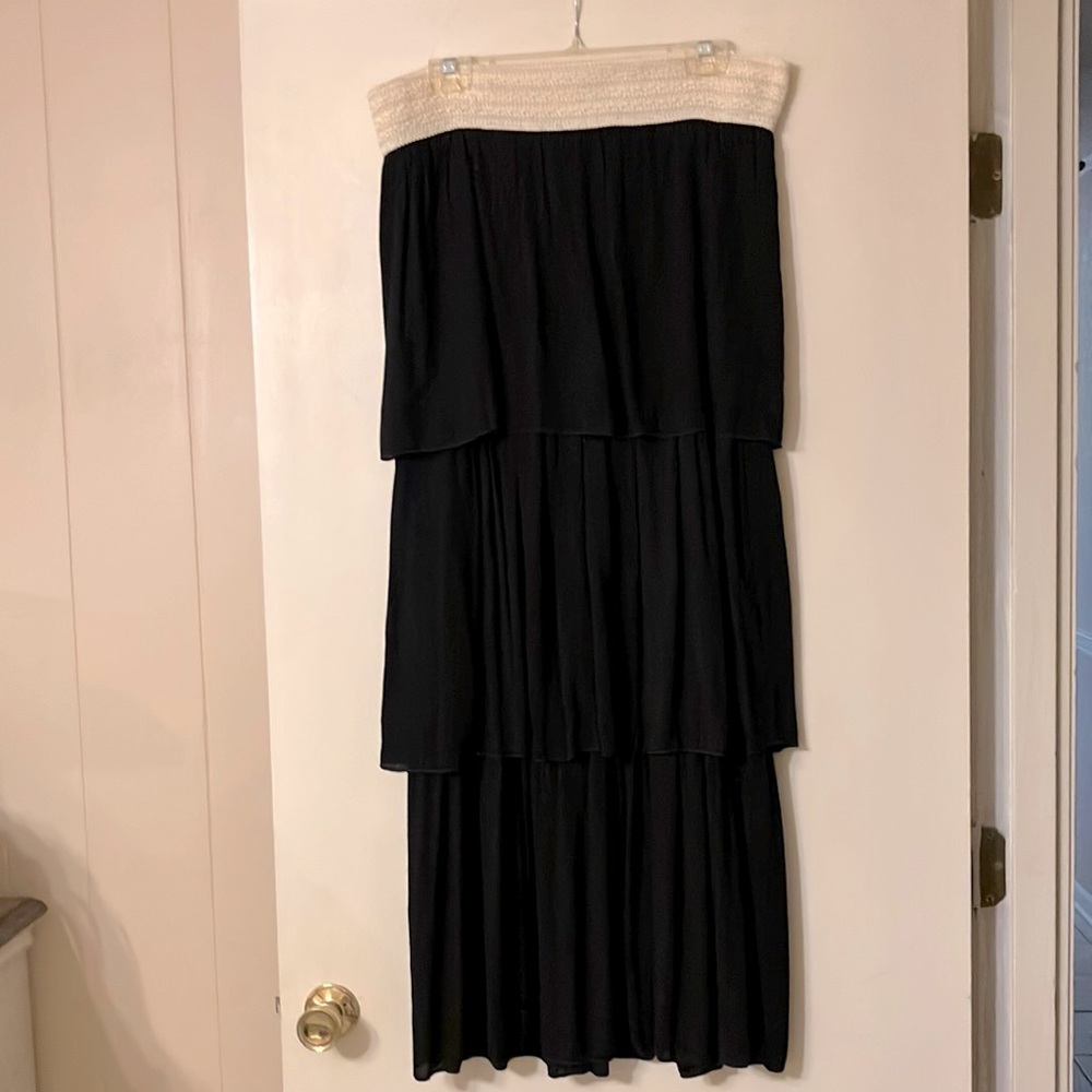 Black ruffle layer skirt. Women L